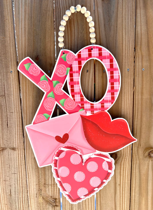 XO Valentine’s Day Door Hanger