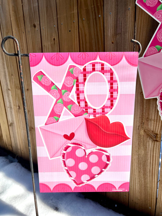 XO Valentine Garden Flag